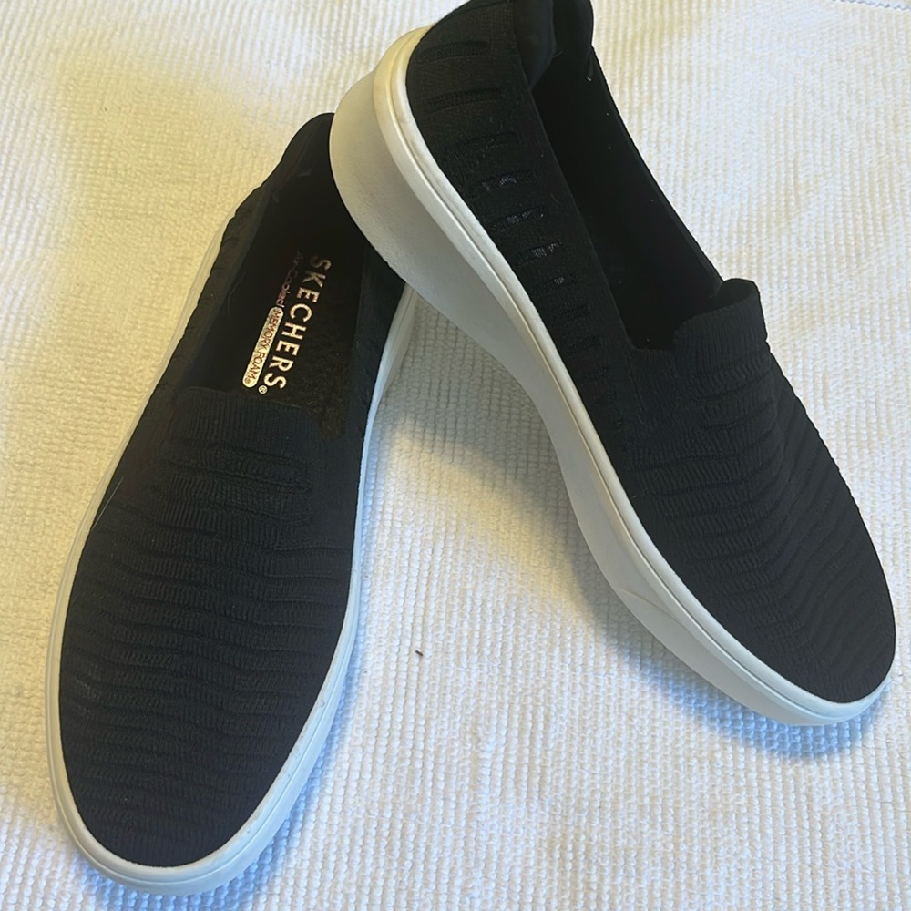 Skechers Slip ons New ,never worn
